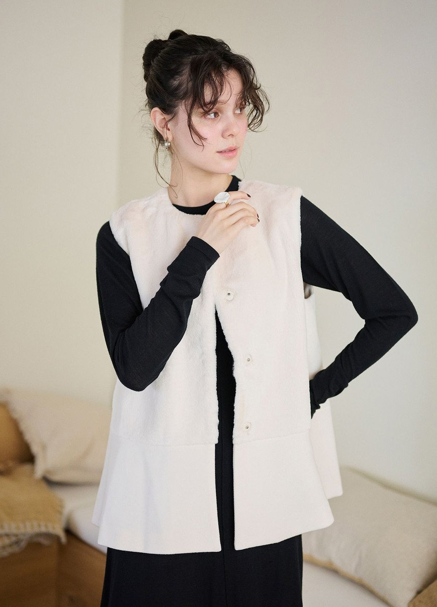 毛絨拼接荷葉下擺背心外套